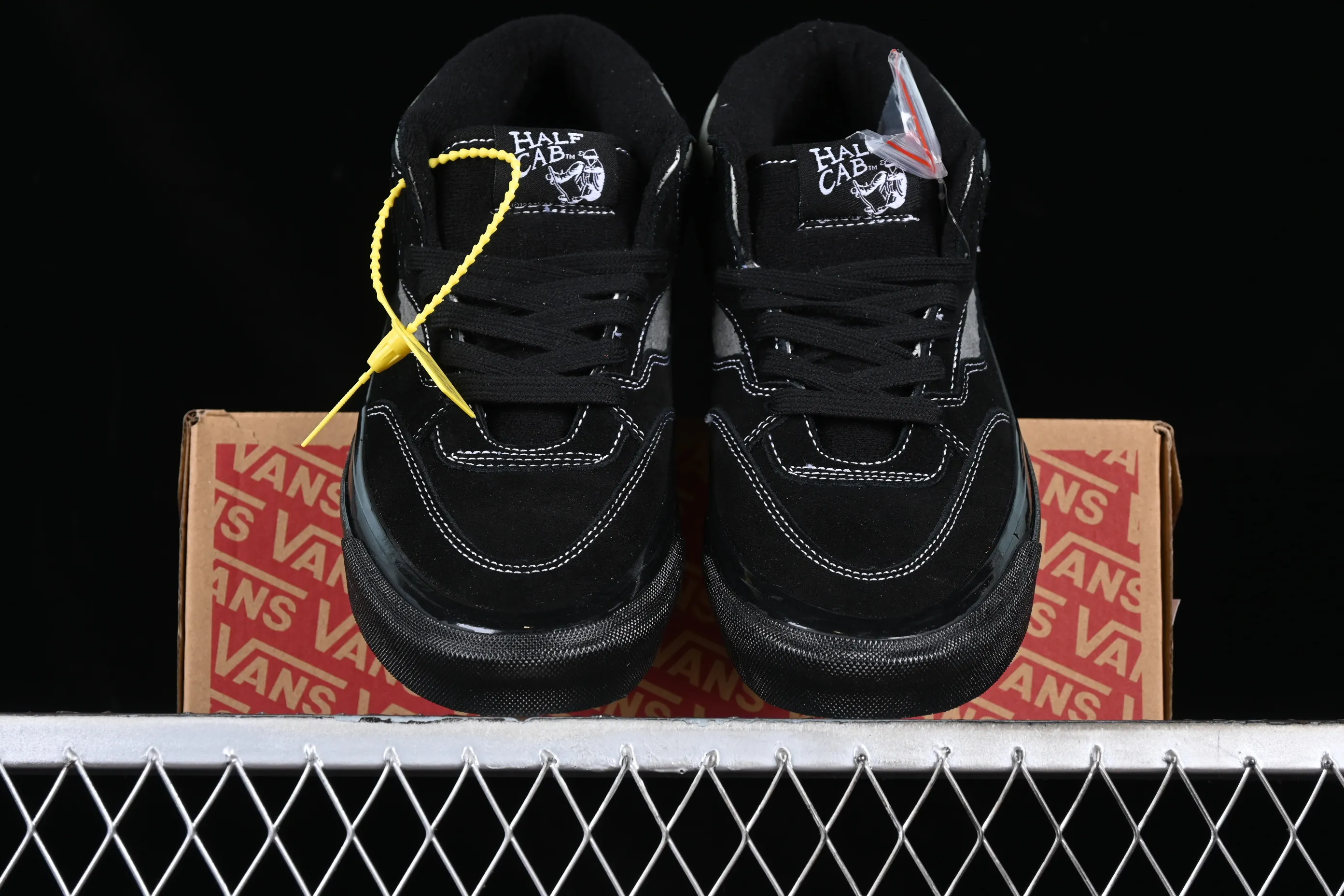 All categories Vans Vans series Vans Mid Vans China Vans Half Cab 33 Dx legendary skater signature China skateboard shoes VN0A5KX6B3C